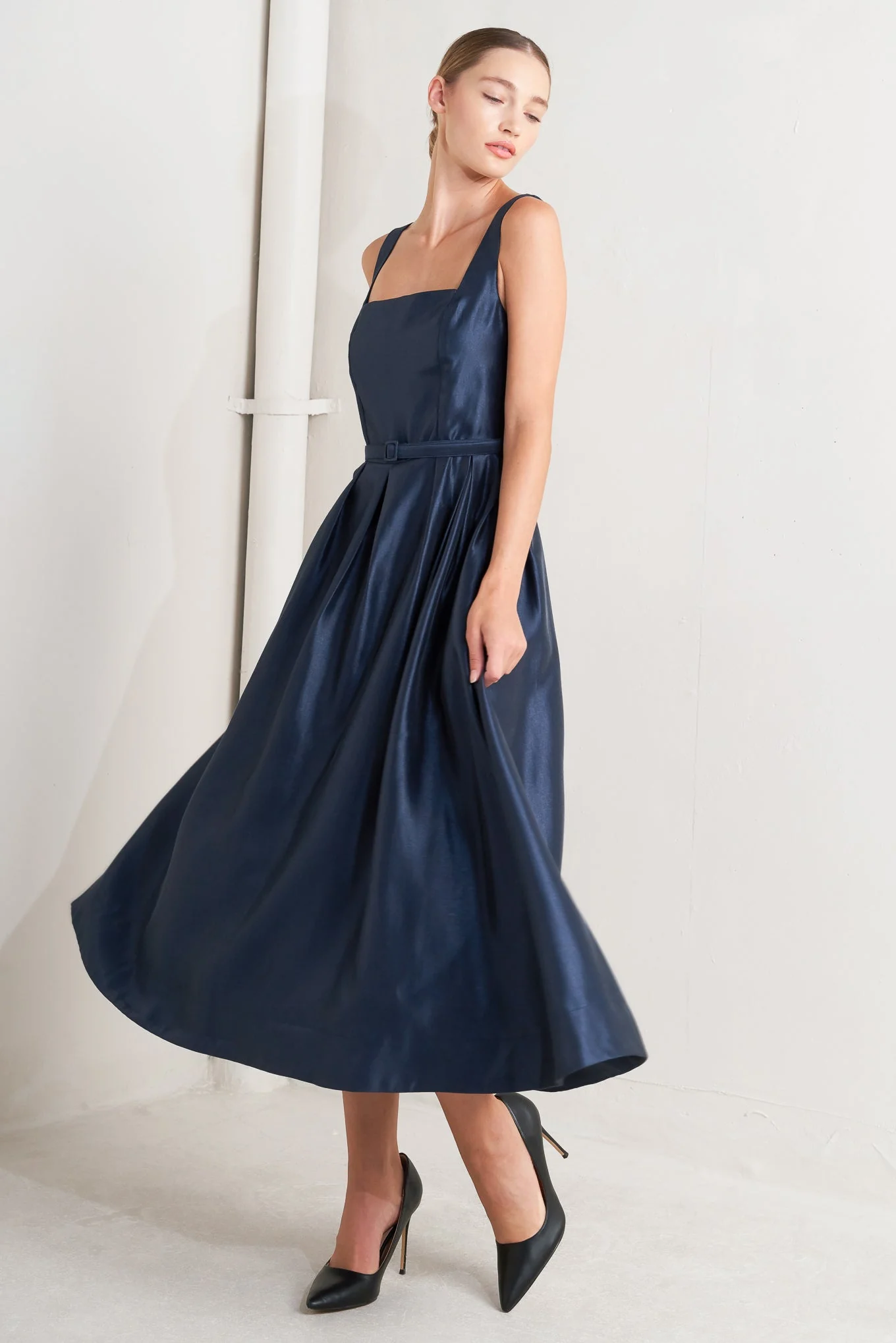 FEMME SILHOUETTE NAVY MIDI DRESS - FINAL SALE